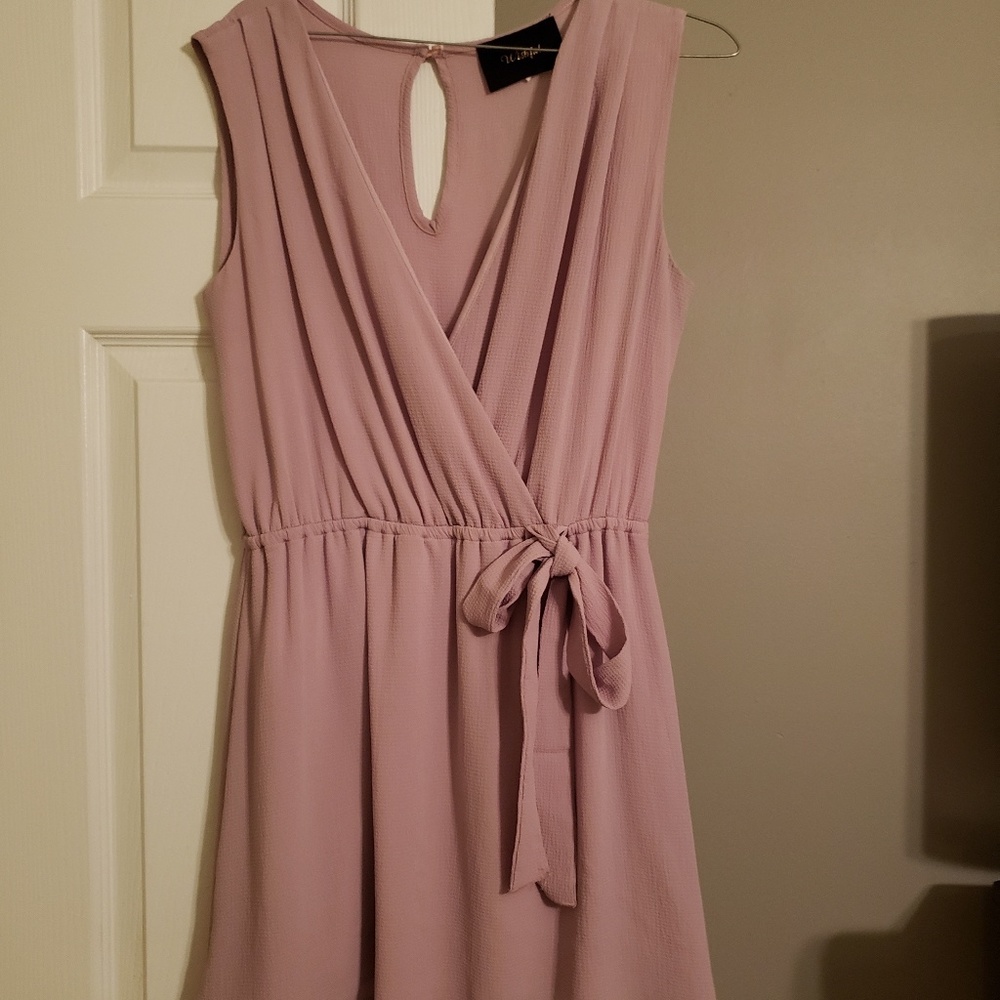 Cute Dress with key hole back. Size L.